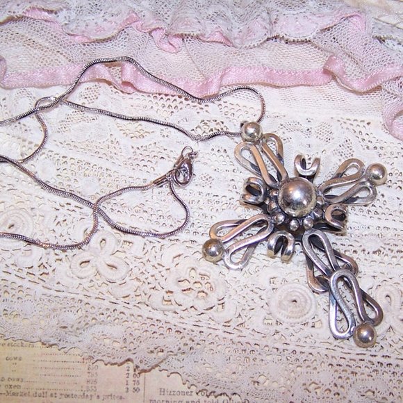 Silver Metal Stylized Cross Pendant on 16" Snake Chain - Religious Necklace - Picture 4 of 7